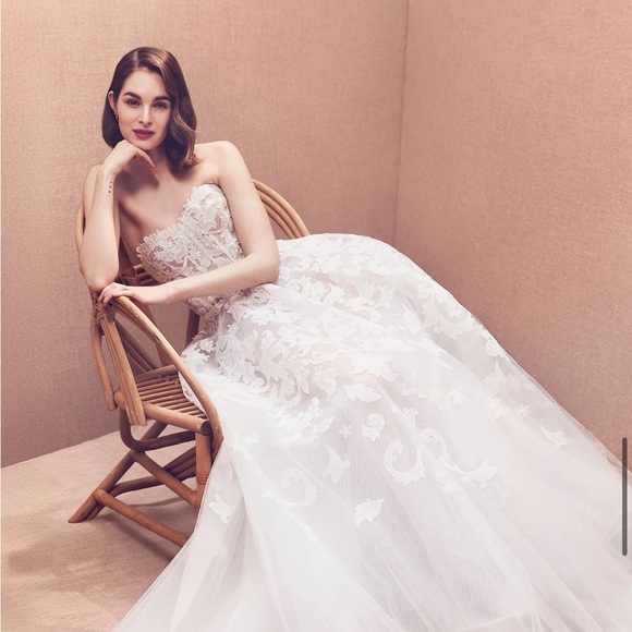 Oscar de la Renta White Strapless Wedding Gown and Veil